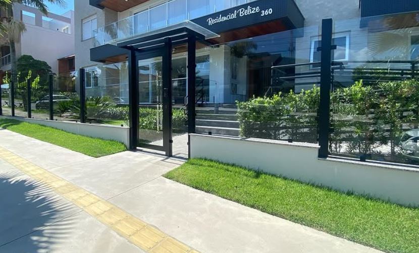 Muro de vidro instalado pela Oliveira Vidros em Gravataí/RS — projeto 1
